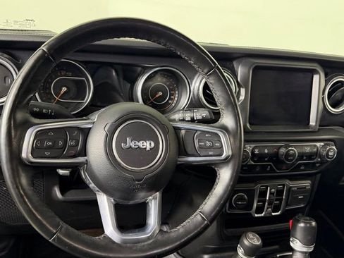 Used 2022 Jeep Wrangler Unlimited Sahara AWD/4WD image 14