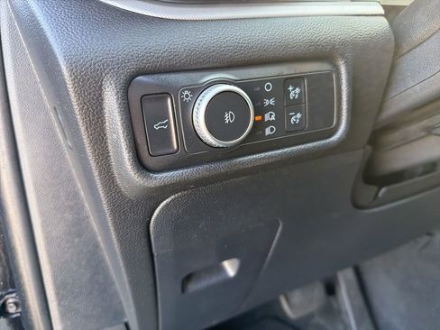 Used 2020 Ford Explorer XLT w/ Equipment Group 202A AWD/4WD image 15