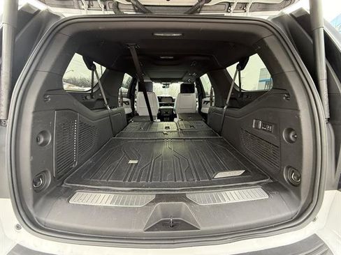 Used 2025 Chevrolet Suburban Premier image 29
