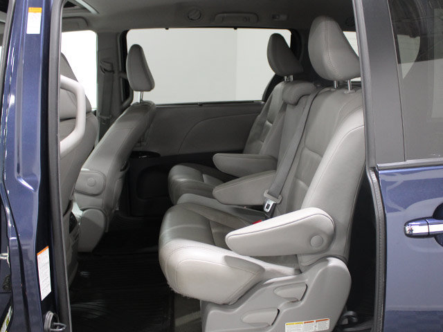 Used 2019 Toyota Sienna XLE FWD image 15