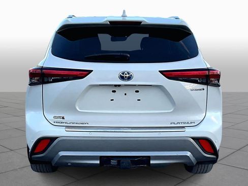 Used 2021 Toyota Highlander Platinum image 4