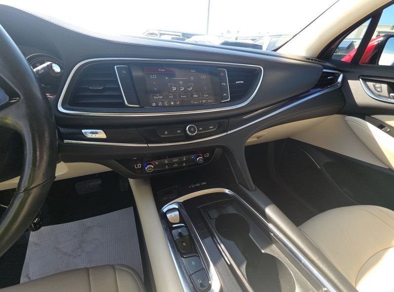Used 2024 Buick Enclave Essence w/ Technology Package FWD image 5