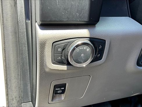 Used 2018 Ford F150 XL w/ Equipment Group 101A Mid RWD image 32