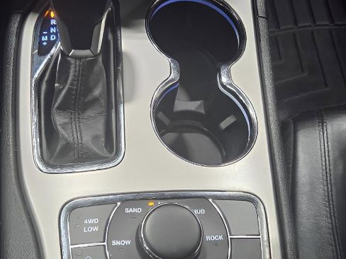 Used 2021 Jeep Grand Cherokee Limited image 13