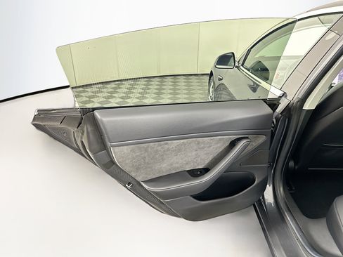 Used 2018 Tesla Model 3 Long Range RWD image 24