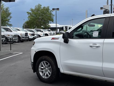 Used 2019 Chevrolet Silverado 1500 LT w/ Z71 Off-Road Package AWD/4WD image 9