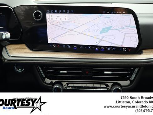 Used 2025 Chevrolet Tahoe High Country AWD/4WD image 17