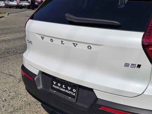 Used 2025 Volvo XC40 B5 Ultra AWD/4WD image 15
