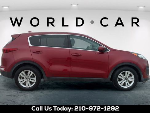 Used 2017 Kia Sportage LX image 2