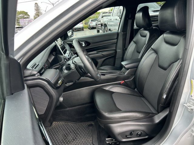 Used 2025 Jeep Compass Latitude w/ Convenience Group AWD/4WD image 30