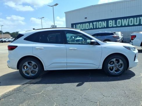 Used 2023 Ford Escape ST-Line FWD image 4