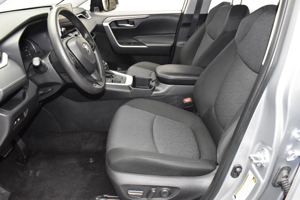 Used 2025 Toyota RAV4 XLE AWD/4WD image 13