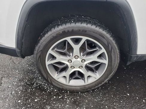 Used 2020 Jeep Grand Cherokee Limited w/ Luxury Group II image 8