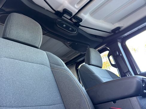 Used 2025 Jeep Wrangler Unlimited Sahara AWD/4WD image 18