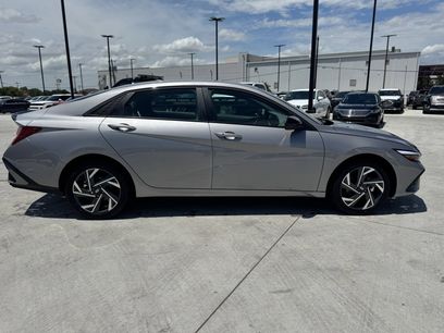 New 2025 Hyundai Elantra SEL