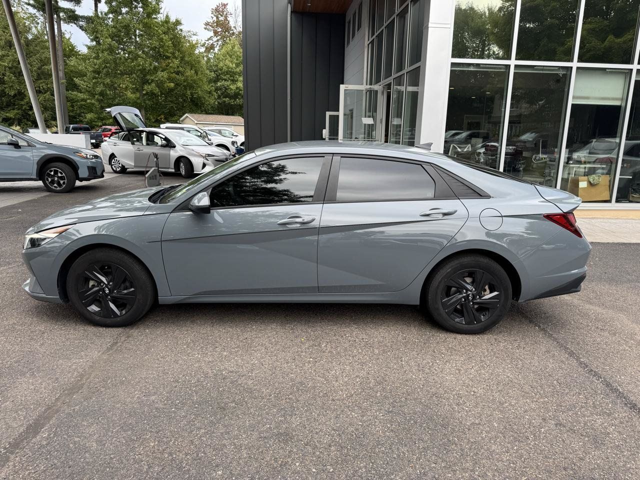 Used 2023 Hyundai Elantra SEL FWD image 2