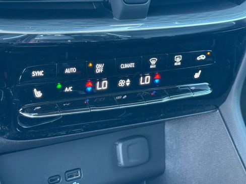 Used 2026 Buick Encore GX Avenir w/ Avenir Technology Package FWD image 18
