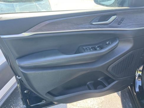 Used 2024 Jeep Grand Cherokee L Limited w/ Luxury Tech Group II image 10