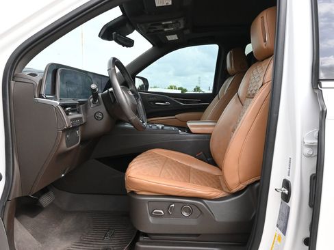 Used 2021 Cadillac Escalade ESV Premium Luxury AWD/4WD image 18