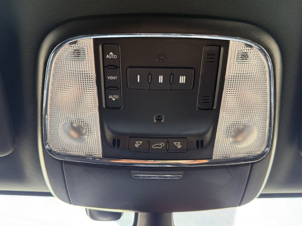 Used 2022 Jeep Grand Cherokee Laredo X AWD/4WD image 19