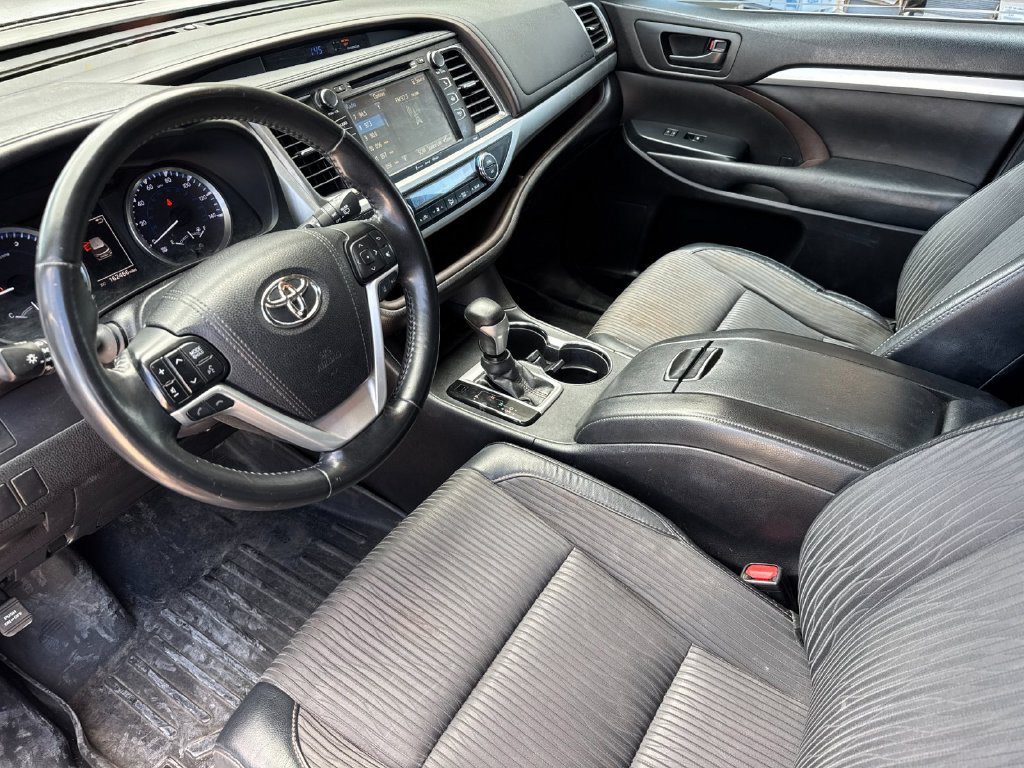 Used 2018 Toyota Highlander Plus FWD image 10