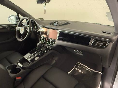 New 2026 Porsche Macan image 19