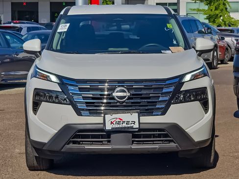 Used 2025 Nissan Rogue SV FWD image 5