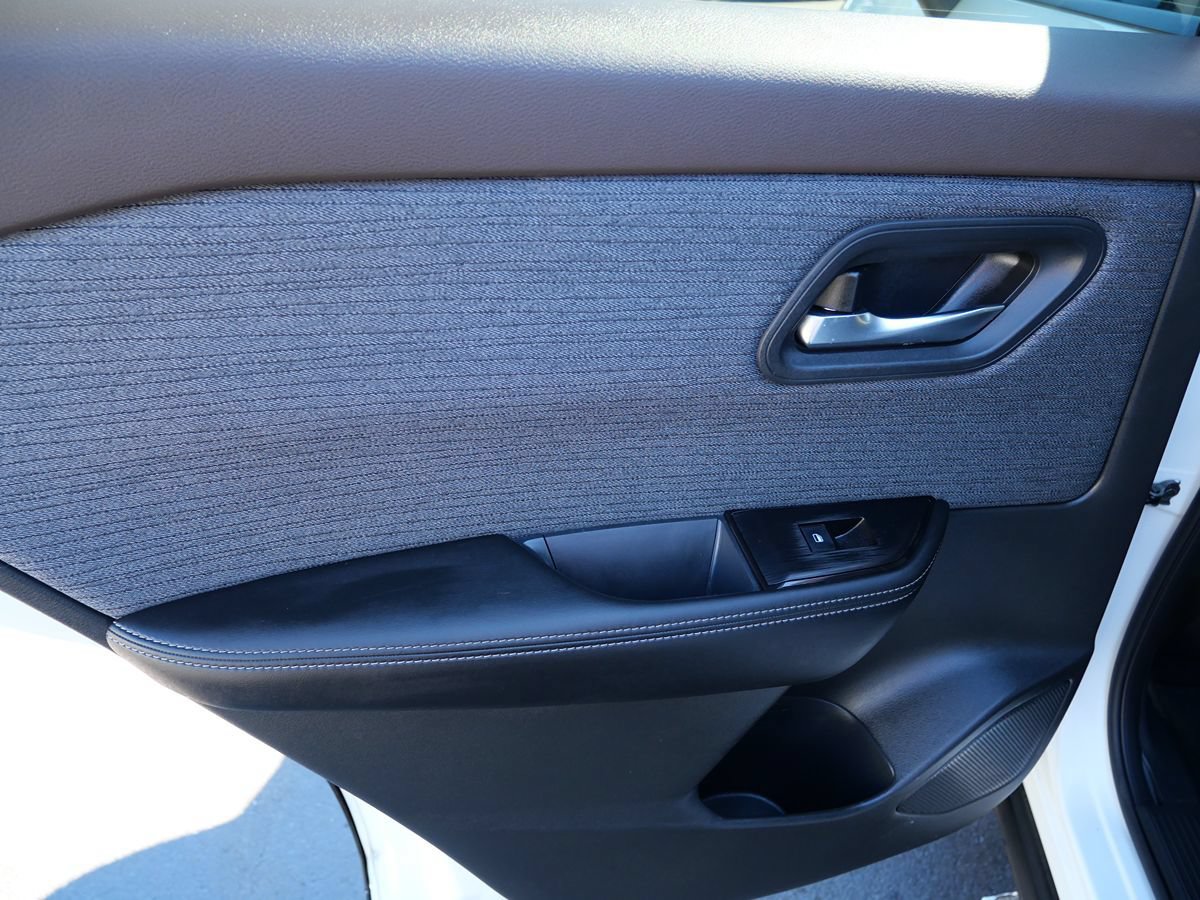 Used 2023 Nissan Rogue SV AWD/4WD image 24