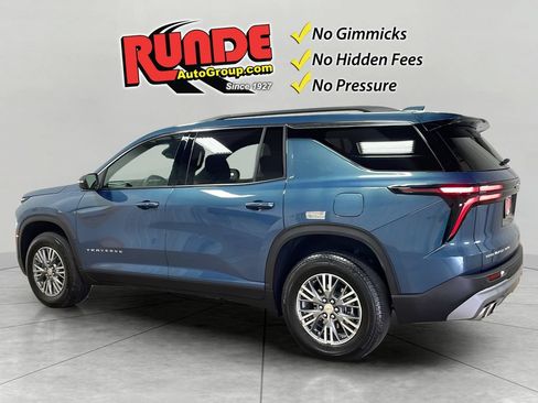 Used 2025 Chevrolet Traverse LT AWD/4WD image 4