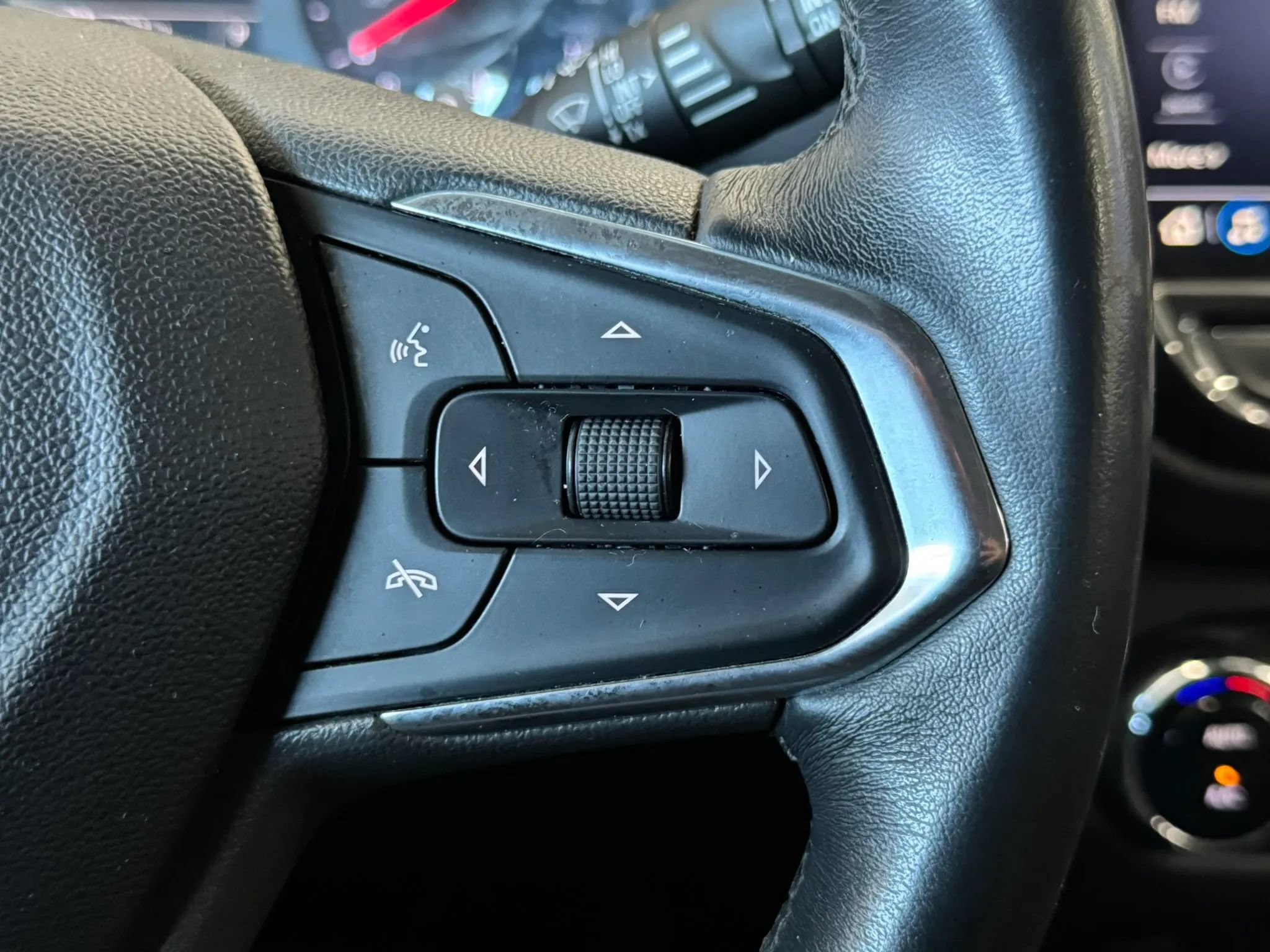 Used 2021 Chevrolet TrailBlazer LT w/ Premium Seating Package AWD/4WD image 12