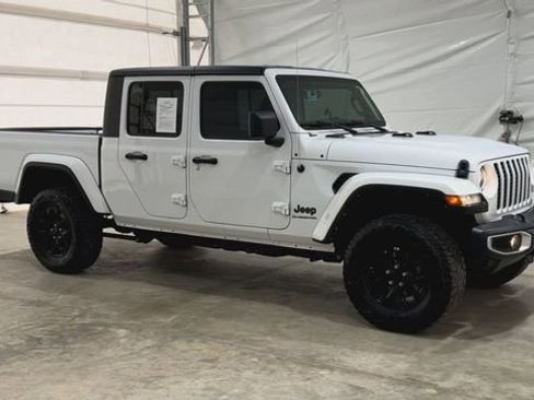 Used 2022 Jeep Gladiator Sport image 2