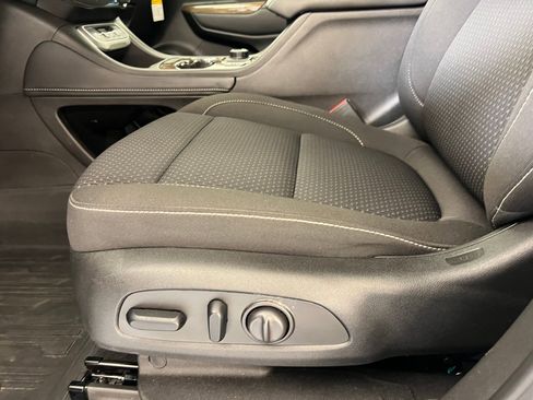 Used 2023 GMC Acadia SLE w/ Driver Convenience Package image 13