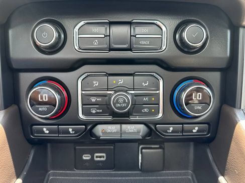 Used 2021 Chevrolet Tahoe LT w/ LT Signature Package RWD image 38