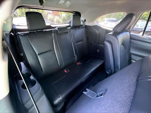 Used 2023 Toyota Highlander XLE AWD/4WD image 27