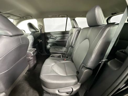 Used 2025 Toyota Grand Highlander AWD image 24