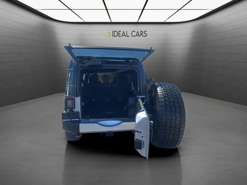 Used 2014 Jeep Wrangler Unlimited Sahara w/ Connectivity Group AWD/4WD image 9
