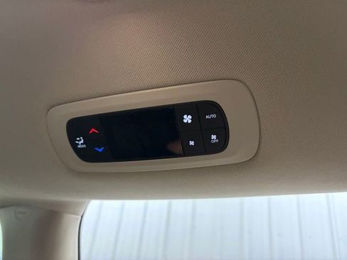 Used 2018 Chrysler Pacifica Touring-L FWD image 21