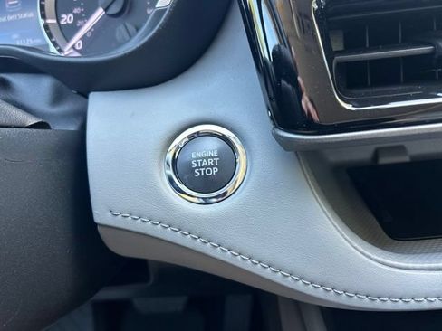 Used 2023 Toyota Highlander XLE FWD image 24