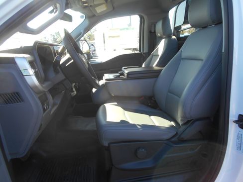 New 2025 Ford F550 4x4 Regular Cab Super Duty image 2