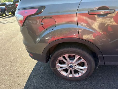 Used 2017 Ford Escape SE AWD/4WD image 2