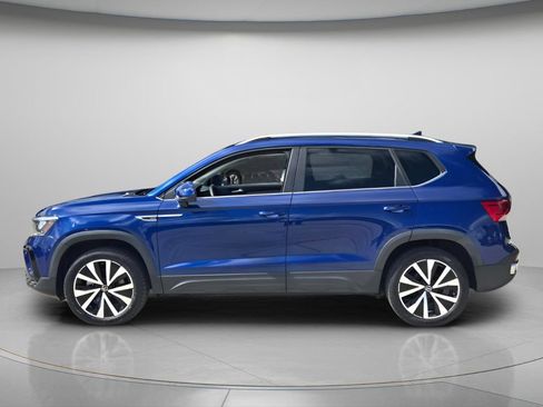 Certified 2023 Volkswagen Taos SE w/ Panoramic Sunroof Package FWD image 3