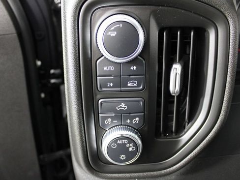 Used 2021 GMC Sierra 1500 4x4 Crew Cab w/ Sierra Value Package image 18