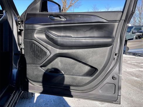 Used 2023 Jeep Grand Cherokee Altitude image 11