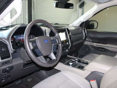 Used 2018 Ford Expedition Max XLT w/ Equipment Group 202A image 6