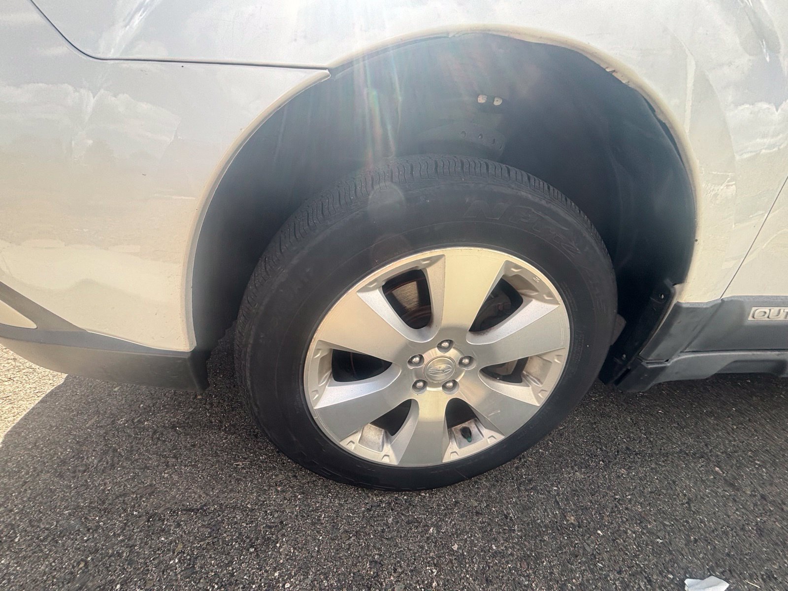 Used 2011 Subaru Outback 3.6R Limited AWD/4WD image 11