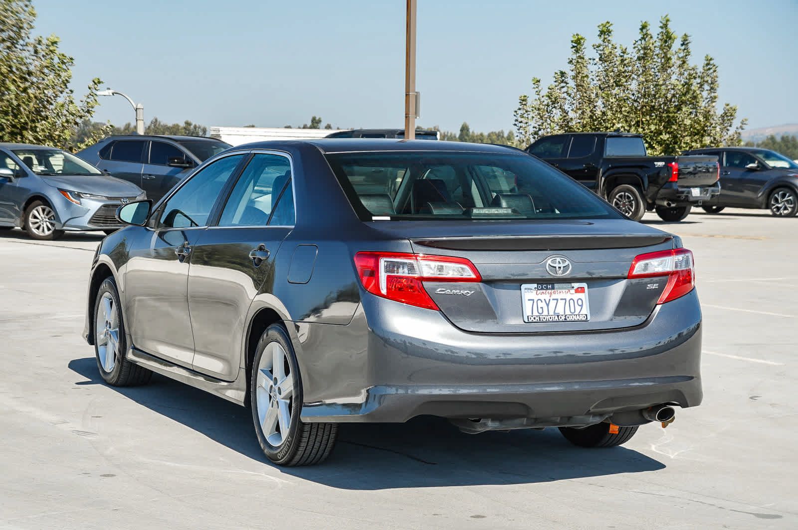 Used 2014 Toyota Camry SE FWD image 7