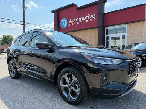 Used 2023 Ford Escape ST-Line Select AWD/4WD image 3