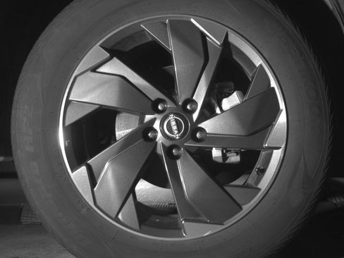 Used 2025 Nissan Rogue SV AWD/4WD image 13