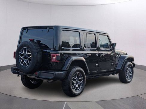 Used 2025 Jeep Wrangler Unlimited Sahara AWD/4WD image 7