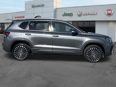 Used 2025 Volkswagen Taos SE image 8